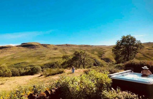 Lochwinnoch Cottage | Cottage in the Glen - Breathtaking secluded Cottage with Hot Tub