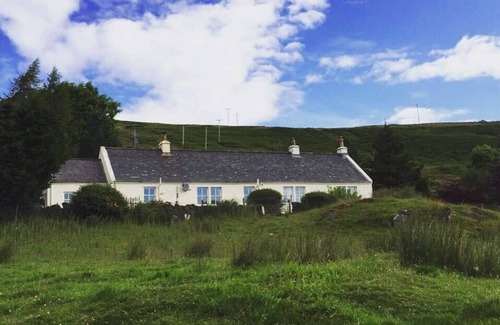 Lochwinnoch Cottage | Cottage in the Glen - Breathtaking secluded Cottage with Hot Tub