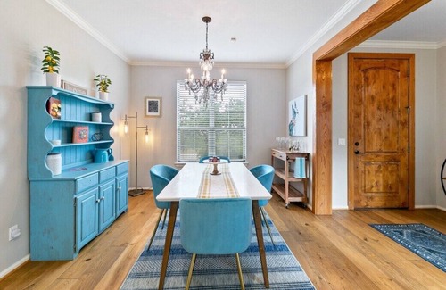 Shady Acres House | Cottage In The Heights!