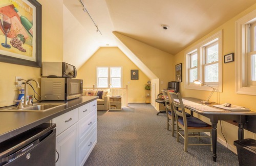 Sonoma Cottage | Cottage in the Oaks with Pool