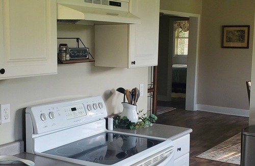 Scooba Cottage | Cottage in the Pines close to Bass Lake
