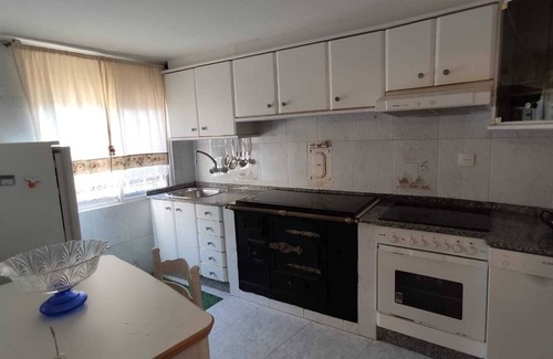 Carballeda de Valdeorras House | Cottage in the village, close to the Medulas Natural Park (pet friendly)