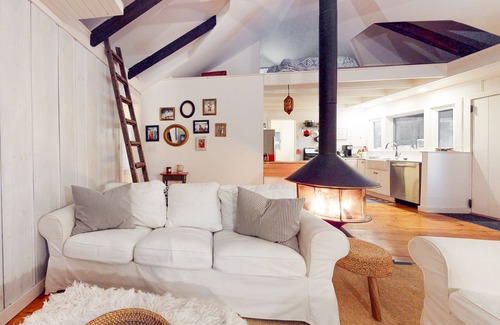 Wilmington Cottage | Cottage in the woods with a firepit, grill, washer/dryer, & AC - dog-friendly