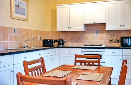 Eaton Mascott Cottage | Cottage in UK near Scenic Beaches & Trails