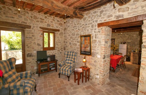 Lisciano Niccone Cottage | Cottage in Umbria with Lake Views & Pool
