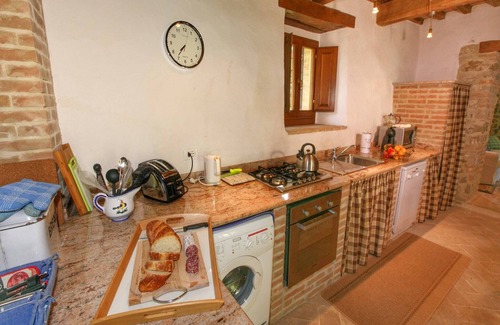 Lisciano Niccone Cottage | Cottage in Umbria with Lake Views & Pool