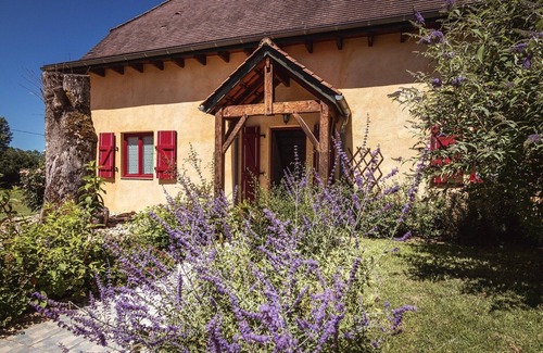 Vezac Apartment | Cottage in Vézac with Pool & River Nearby