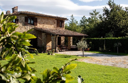 Castelraimondo House | Cottage Nasca – History, Landscapes, and Pool