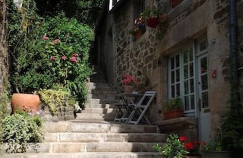 Dinan Apartment | Cottage Jasmine- In A Garden Setting With Views Over The Rooftops Of Dinan