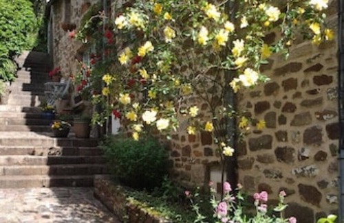 Dinan Apartment | Cottage Jasmine- In A Garden Setting With Views Over The Rooftops Of Dinan