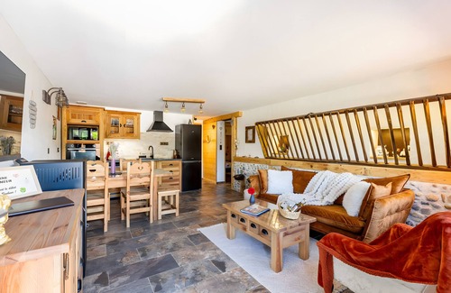 Vallieres Cottage | Cottage 'L'étable' with Private Terrace, Shared Garden and Wi-Fi