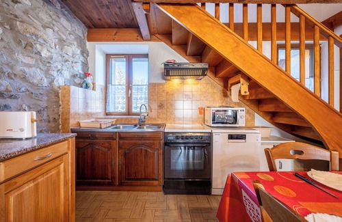 Faverges-Seythenex Cottage | Cottage 'La Belle Étoile' with Mountain View and Shared Garden