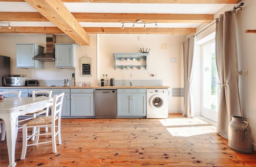 Vergne House | Cottage 'La Belle Parenthèse' with Private Pool, Private Terrace and Wi-Fi