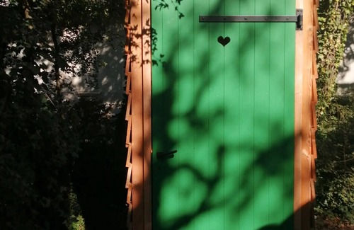 Grignan Cottage | Cottage 'La Roulotte Authentique' with Private Terrace, Private Garden and Wi-Fi