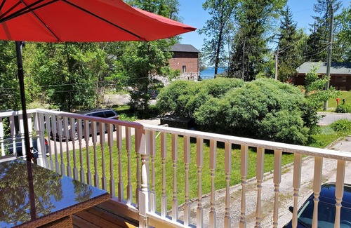 Alcona House | Cottage/Lake Simcoe/Innisfil/5 Bedrooms/10 Guests