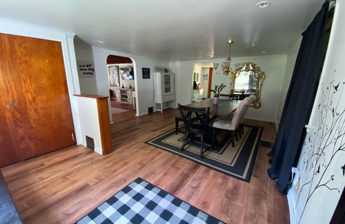 Macedon Cottage | Cottage, large private backyard, 4 cars, sleeps 8