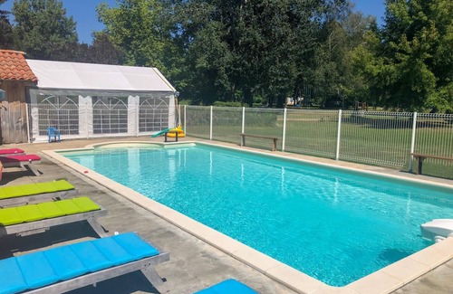 Varaignes Cottage | Cottage 'Le Pêcheur' with Lake View, Shared Pool and Private Terrace