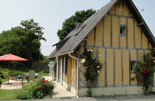 Cresseveuille House | Cottage 'Le Pressoir' with Private Garden