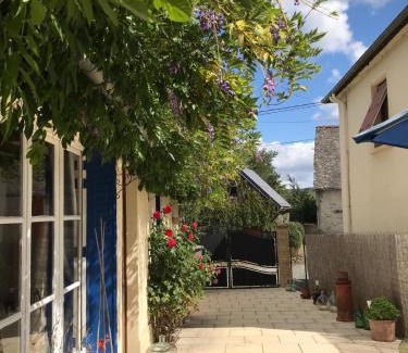 Javron les Chapelles Bed & Breakfast | Cottage Les Glycines