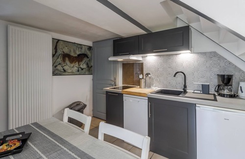 Aubas House | Cottage 'Les Gaps En Périgord Noir' with Shared Pool, Terrace and Private Garden