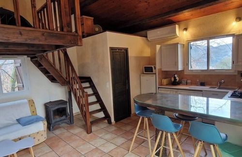 Berre-des-Alpes Cottage | Cottage 'Les Lys' with Mountain View, Wi-Fi and Air Conditioning
