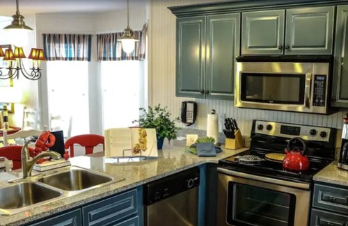 Branson Condo | COTTAGE LIFE! 2/2 with KITCHEN! 2 HEATED POOLS!