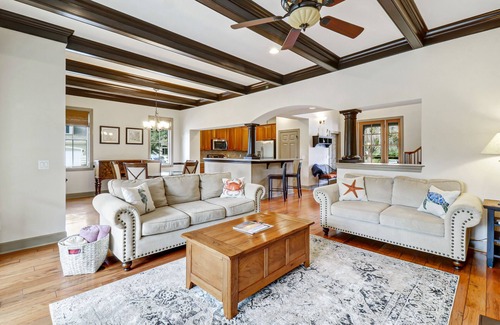 Bluffton Cottage | Cottage Living is the life for me! Sleeps 8!