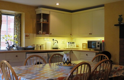 Melrose Cottage | Cottage Located In A Stunning South Facing Two Acre Private Garden Setting