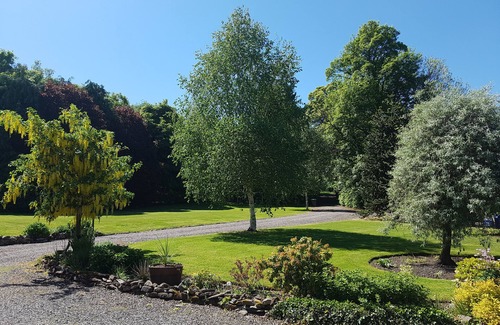 Melrose Cottage | Cottage Located In A Stunning South Facing Two Acre Private Garden Setting