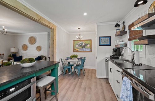 Anderson House | Cottage located on a peaceful cove on Lake Hartwell. Near Clemson and Anderson!