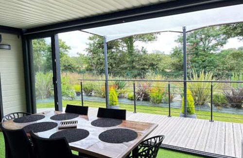 Sainte-Foy Ski Chalet | Cottage Luxe 3 Chambres, Jacuzzi, Piscine et Parking à 12 km des Sables d'Olonne - FR-1-197-608