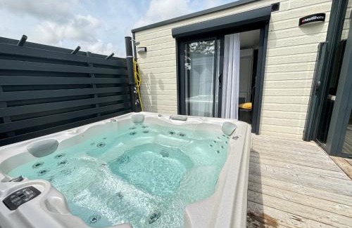 Sainte-Foy Ski Chalet | Cottage Luxe 3 Chambres, Jacuzzi, Piscine et Parking à 12 km des Sables d'Olonne - FR-1-197-608