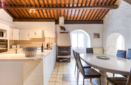 Gignac House | Cottage 'Maison De Campagne' with Private Terrace, Private Garden and Wi-Fi