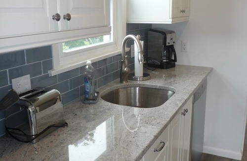 Newport East Cottage | Cottage - Minutes to Beaches, Cliff Walk, and Downtown Newport!