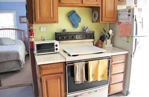Brewster Cottage | Cottage near bay beach- 1 Bd/1Ba