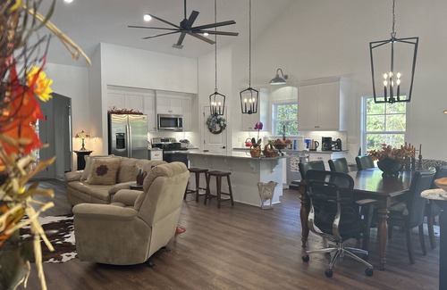 Lincolnton Cottage | Cottage near Elijah State Park, Savannah Lakes Village, Baker and Hickory Knob.
