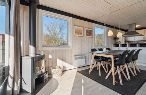 Arnager House | Cottage near idyllic & peaceful sandy beach