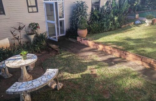 Durban North Apartment | Cottage near Lagoon beach in Durban