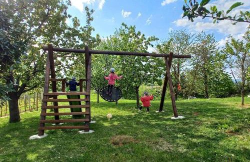 Marindol Apartment | Cottage near river Kolpa, vineyards,top location.