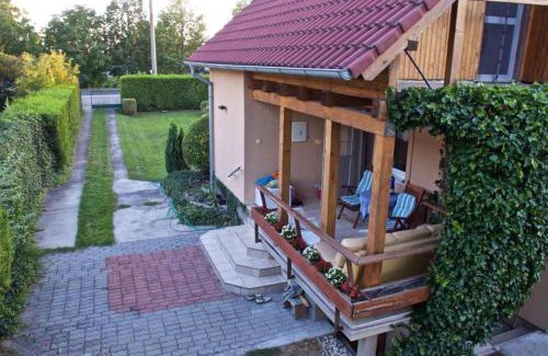 Michal na Ostrove House | Cottage near Slovakiaring