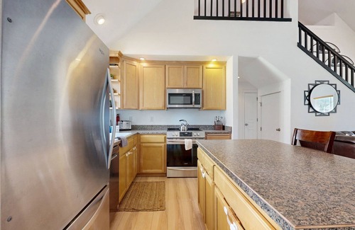 Four Sisters House | Cottage near the beach with hot tub, gas fireplace, washer/dryer, dog-friendly