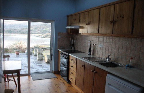 Derrynane House | Cottage near the beach with sea views