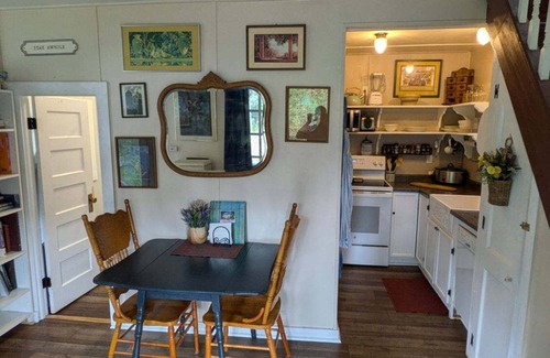 Cascade Cottage | Cottage Next to the Creek in Historic Cascade Canyon At The Foot Of Pikes Peak