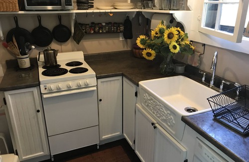 Cascade Cottage | Cottage Next to the Creek in Historic Cascade Canyon At The Foot Of Pikes Peak