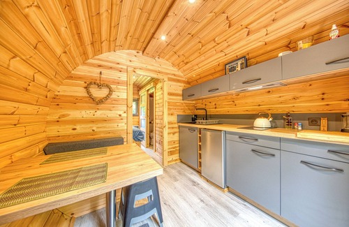 Saint-Vivien-de-Medoc House | Cottage 'Ôtonneauxstress - Le Pêcheur' with Private Terrace, Shared Garden and Wi-Fi