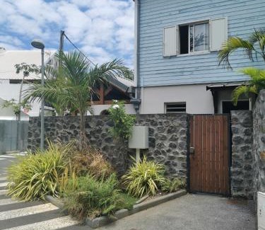Boucan Canot House | COTTAGE OCEAN classé 3 étoiles - 4 à 6 personnes - 2 chb - Accès direct à la plage et à l'esplanade de Boucan Canot avec ses bars et restaurants