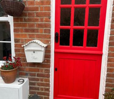 Wivenhoe House | Cottage of Content