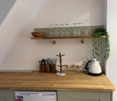Wivenhoe House | Cottage of Content