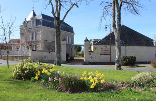Le Puy-Notre-Dame Cottage | Cottage of the Château de la Paleine