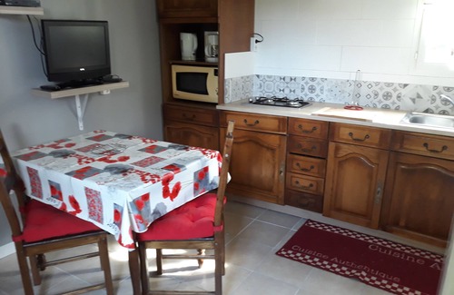 Le Luc House | cottage oleander